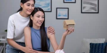 Iwasan ang Utang at Palakihin ang Ipon: Mga Hakbang Tungo sa Financial Freedom - Cover Image